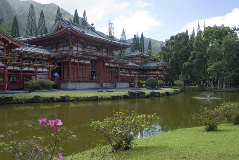 Byodo-In Temple in Hawaii Valley of the Temples Byodo-In Temple in Valley of the Temples, Oahu, Hawaii
