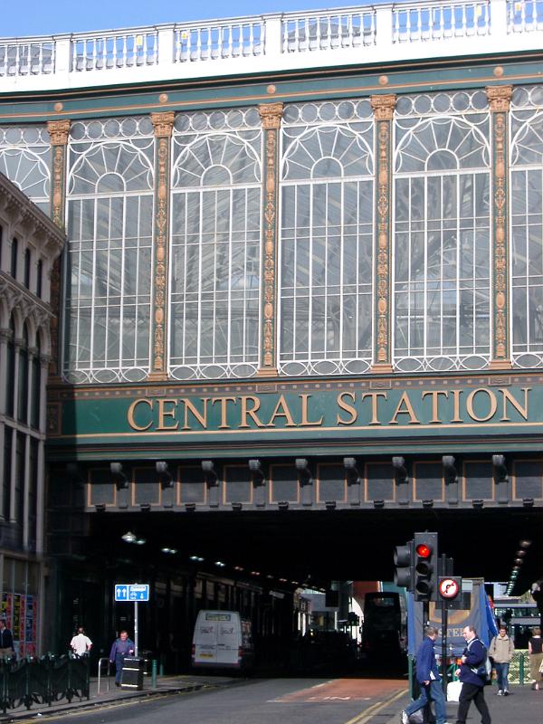 elevated platforms of glasgow central station